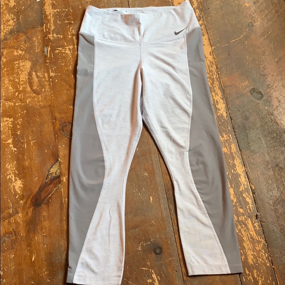 Grey Nike cropped leggings